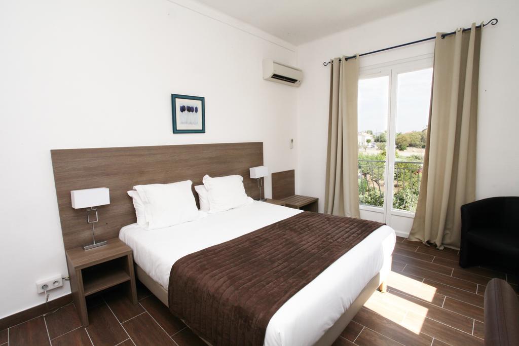 Des Nacres Hotel 3*
